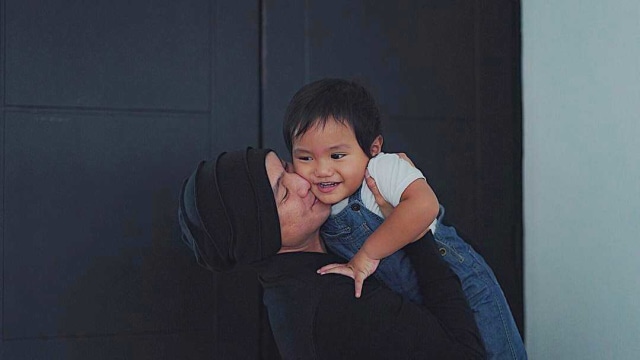 Anji dan anaknya, Sigra. Foto: Instagram / @anji.akunkedua