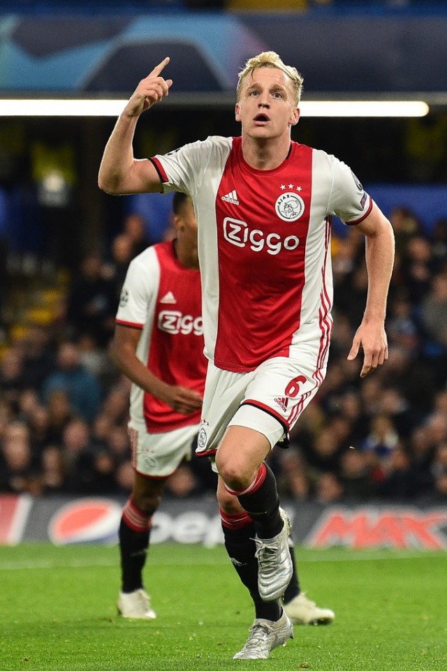 Gelandang Ajax Amsterdam, Donny van de Beek. Foto: AFP/Glyn Kirk