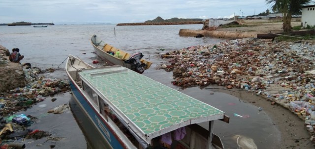 Kawasan pantai lido juga merupakan tempat tambat perahu penyeberangan, foto : Ana