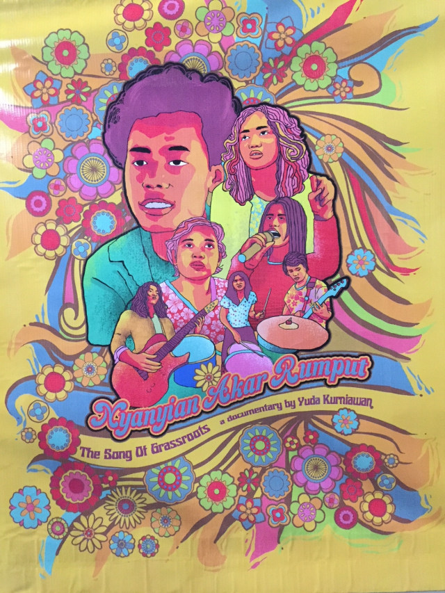 Poster film Nyanyian Akar Rumput. Foto: Andesta Herli Wijaya/kumparan