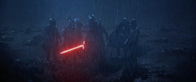 Knights of Ren di visi yang didapatkan Rey setelah menyentuh Lightsaber Luke (Foto: Lucasfilm)