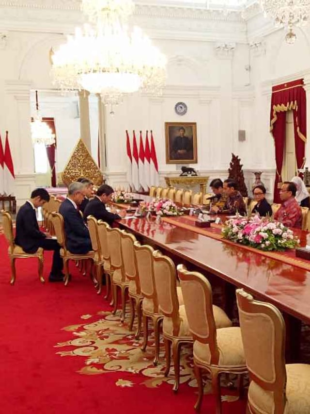 Presiden Joko Widodo menerima kunjungan dari rombongan Menteri Luar Negeri Jepang Motegi Toshimitsu di Istana Merdeka, Jumat (10/1). Foto: Fahrian Saleh/kumparan