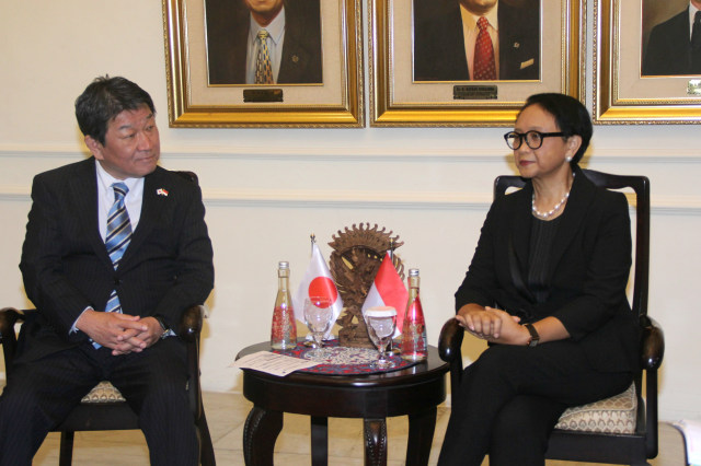 Menteri Luar Negeri Jepang, Toshimitsu Motegi, bertemu Menteri Luar Negeri Indonesia, Retno Marsudi, di Kementerian Luar Negeri, Jakarta, Jumat (10/1) Foto: Nugroho Sejati/kuparan