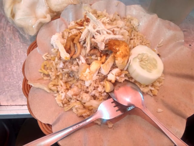 Nasi goreng resek yang berada di Jalan Brigjen Katamso, Klojen, Kota Malang. Foto: khusnul hasana/tugumalang.id