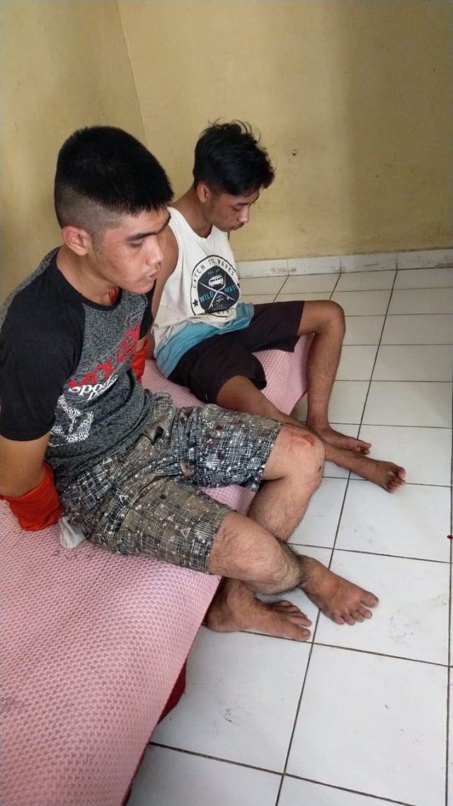 Dua perampok supir Grab diamankan Polsek Baturiti, Kabupaten Tabanan, Bali, Jumat (10/1) siang. Foto: Dok. Istimewa