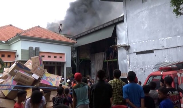 Gudang Mainan Anak dan Kembang Api di Jombang, Jawa Timur, Terbakar