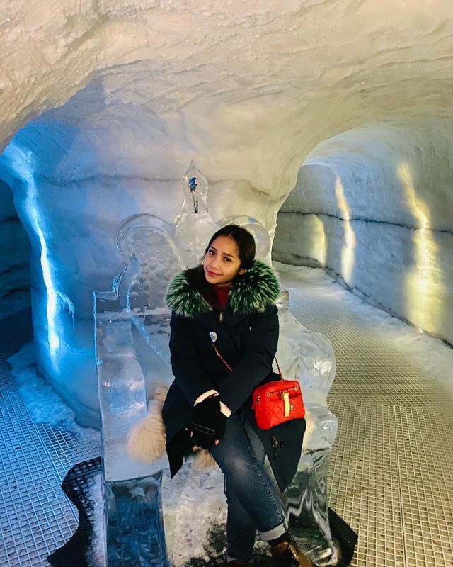 Nagita juga mengunjungi salah satu hotek es di Reykjavik, Islandia. Foto: Instagram/@raffinagita1717