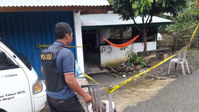 Barang bukti sisa ledakan bom tas di Bengkulu