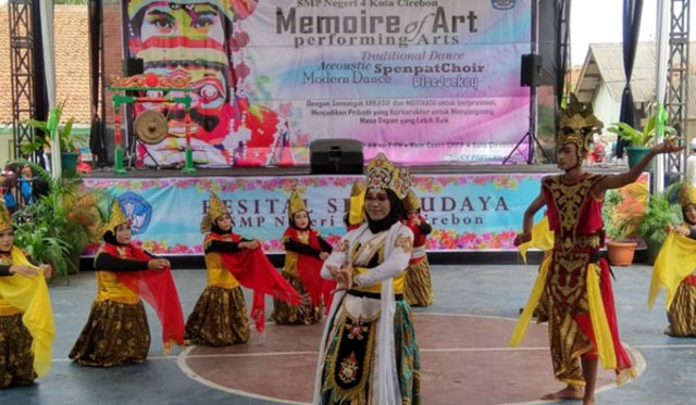 Pentas Seni SMPN 4 Kota Cirebon Padukan Seni Modern dan Tradisional