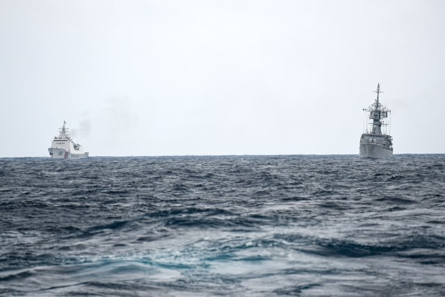 Kapal China kembali terlihat di Zona Ekonomi Eksklusif  Foto Kapal Coast Guard dan Nelayan China Kembali Serbu Natuna 