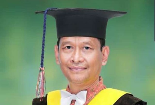 Guru Besar UM, Prof Gunadi yang meninggal bersama istrinya dalam kondisi berpelukan di Kebumen, Jawa Tengah, Jumat (10/1/2020) lalu. (Foto: Dokumen)