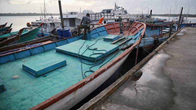 Sejumlah kapal nelayan bersandar di Pelabuhan lubuk Lumbang Pring, di Kabupaten Natuna, Kepulauan Riau. Foto: Irfan Adi Saputra/kumparan 