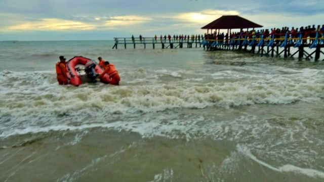 Proses pencarian korban tenggelam. Minggu, (12/1) Foto: Dok Istimewa