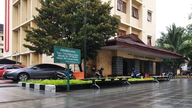 LIPSUS SUAP KPU, Suasana masjid di kawasan PTIK