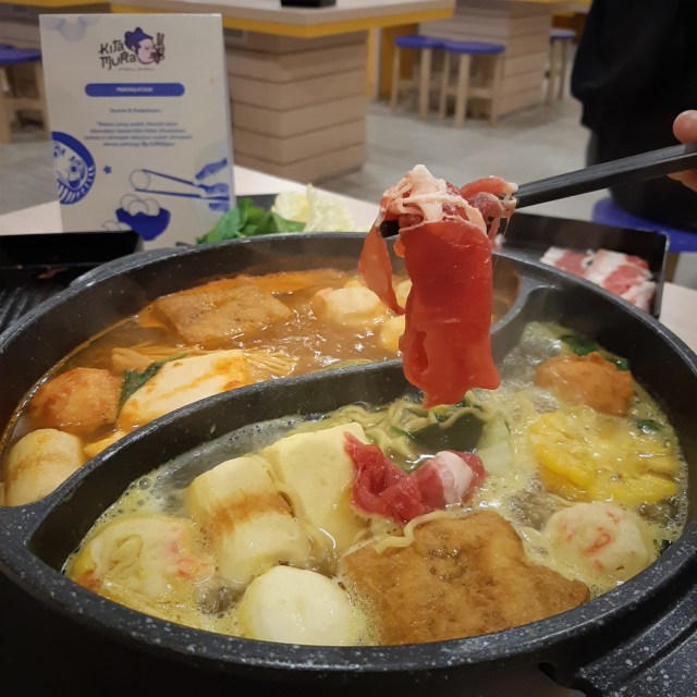 Shabu-shabu dengan kuah Indomie di Kitamura Foto: Azalia Amadea/Kumparan