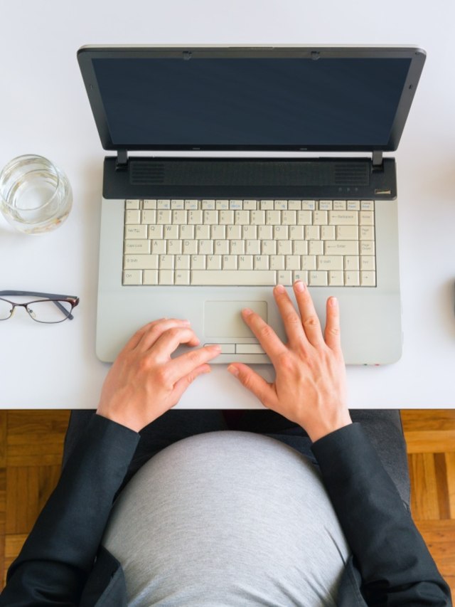 Hak cuti hamil dan melahirkan diatur dalam Undang-Undang Ketenagakerjaan Foto: Shutterstock