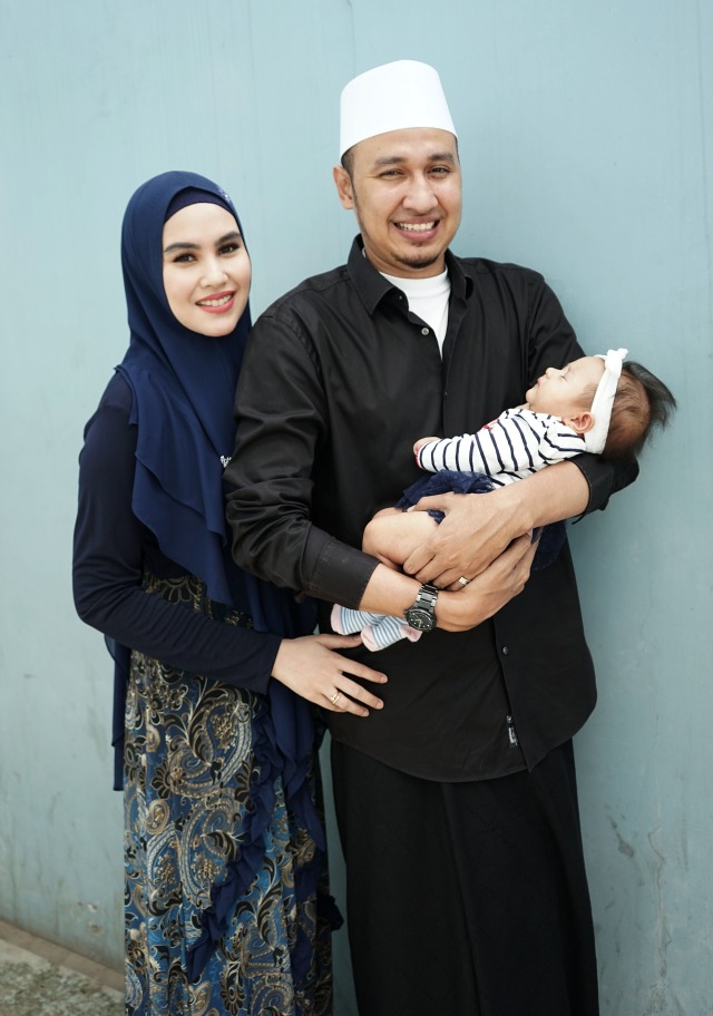 Artis Kartika Putri dan suaminya, Habib Usman, saat ditemui di kawasan Tendean, Jakarta, Senin, (13/1/2020).  Foto: Ronny