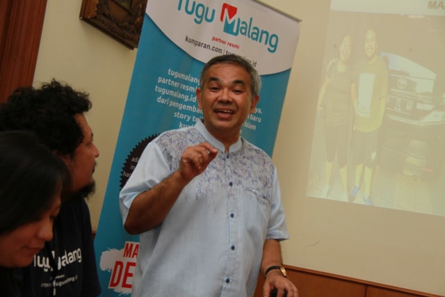 Motivator Aqua Dwipayana ketika sharing komunikasi dan motivasi bersama perusahaan media partner kumparan, Tugu Malang, di Kota Malang Senin (13/1/2020) (Foto: BEN/Tugumalang.id)