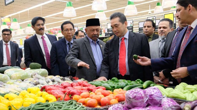 Menteri Perdagangan Agus Suparmanto kunjungi Lulu Supermarket, Abu Dhabi, Uni Emirat Arab. Foto: Dok, Kemendag