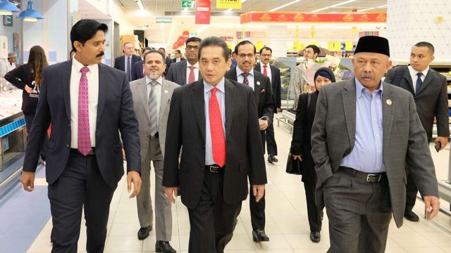 Menteri Perdagangan Agus Suparmanto kunjungi Lulu Supermarket, Abu Dhabi, Uni Emirat Arab. Foto: Dok. Kemendag