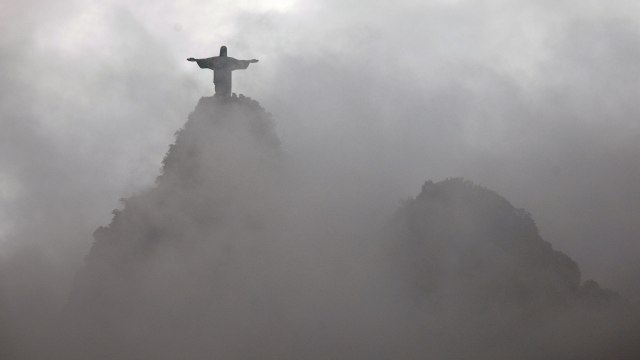 Patung Yesus di Rio de Janeiro. Foto: AFP/David Gannon