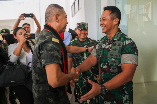 KSAD Jenderal TNI Andika Perkasa menerima kunjungan Panglima Angkatan Darat Kerajaan Thailand Jenderal Apirat Kongsompong di Aceh, Selasa (14/1). Foto: Suparta/acehkini