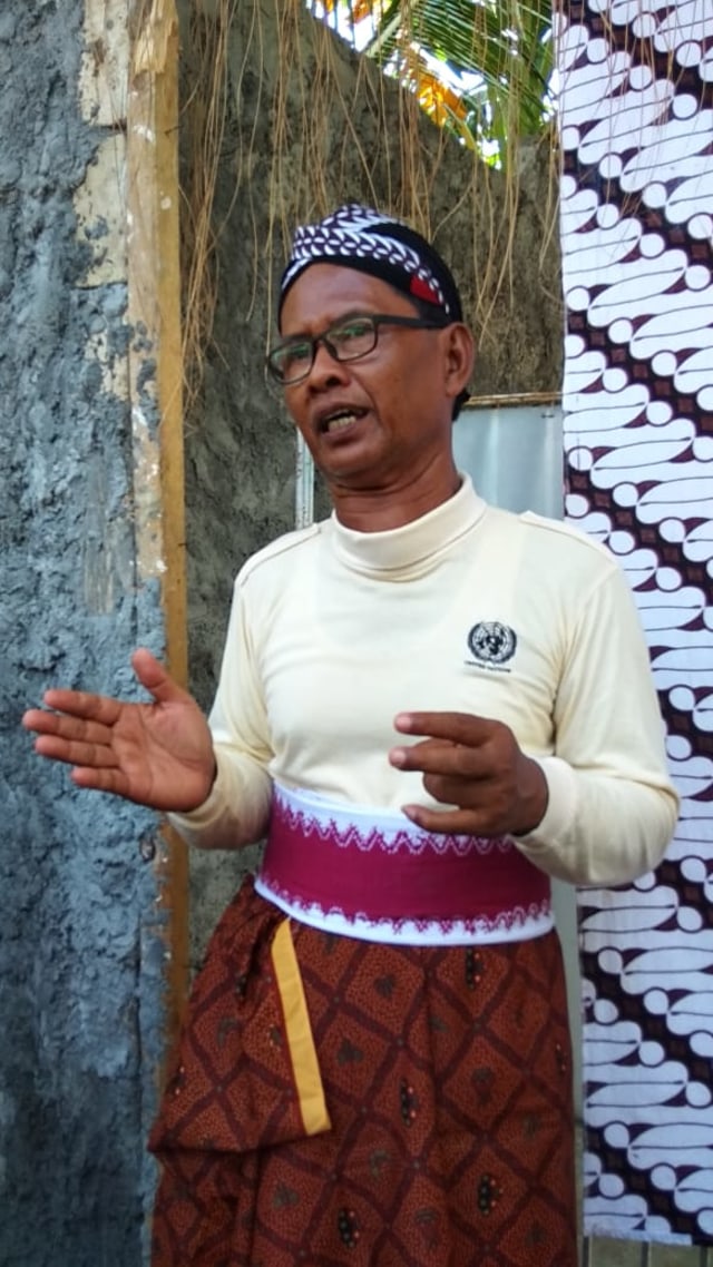 Pak Puji, penjaga Keraton Agung Sejagad