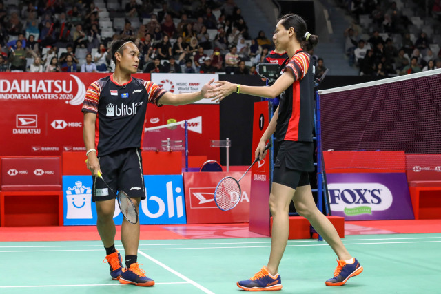Ganda campuran Indonesia Hafiz Faizal dan Gloria Emanuelle Widjaja pada pertandingan Indonesia Masters 2020 di Istora Senayan, Jakarta. Foto: Dok. PBSI