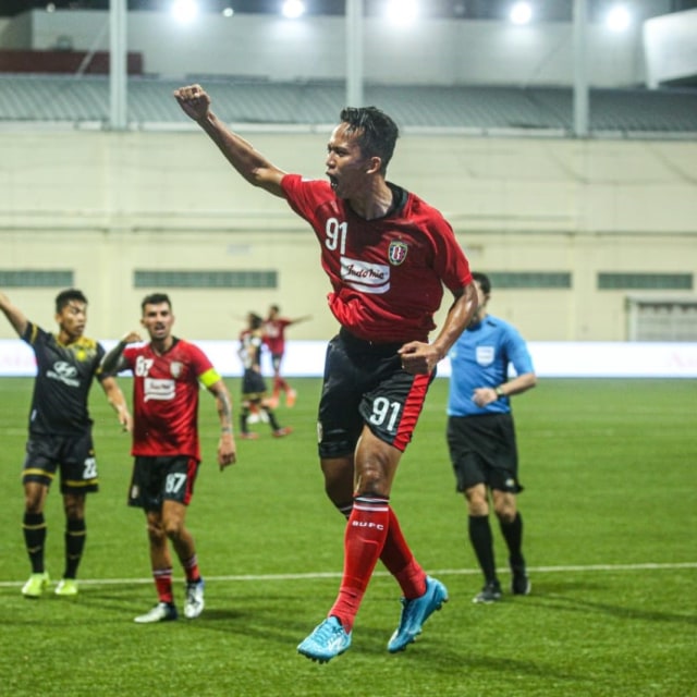 Salah satu pemain Bali United, M. Rahmat, merayakan gol yang ia cetak. Foto: dok. Bali United