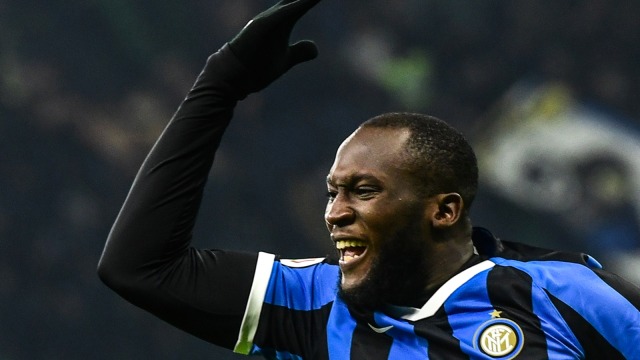 Romelu Lukaku merayakan gol ke gawang Cagliari pada ajang Coppa Italia, Rabu (15/1/2020). Foto: AFP/Miguel Medina