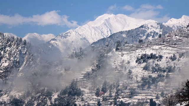 Ilustrasi gunung salju. Foto: REUTERS/M. Saif ul Islam/File Photo