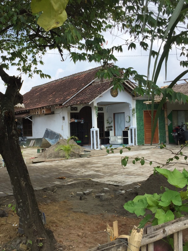Suasana di rumah kontrakan raja Purworejo di Dusun Berjo Kulon RT 5 RW 4, Desa Sidoluhur, Sleman, DI Yogyakarta
 Foto: Arfiansyah Panji Purnandaru/kumparan