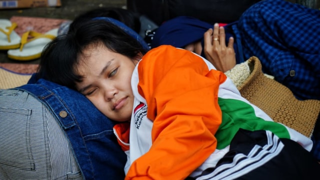 Penyandang disabilitas netra terpaksa harus tidur di trotoar di depan Panti Wyata Guna Bandung. Mereka dipaksa angkat kaki karena Wyata Guna berubah menjadi balai rehabilitasi. (Foto-foto: Agus Bebeng/bandungkiwari.com)