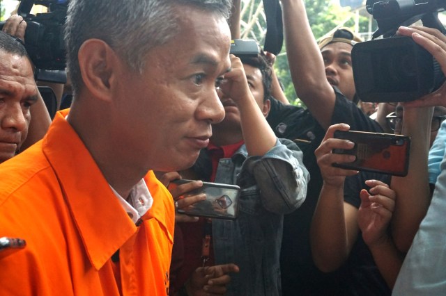 Tersangka kasus suap Wahyu Setiawan usai menjalani pemeriksaan di Gedung KPK, Jakarta, Rabu (15/1). Foto: Nugroho Sejati/kumparan