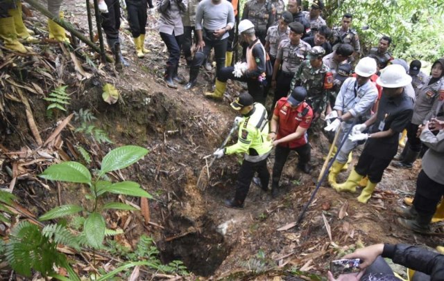 Puluhan Lubang Tambang Emas Ilegal di Bogor Ditutup