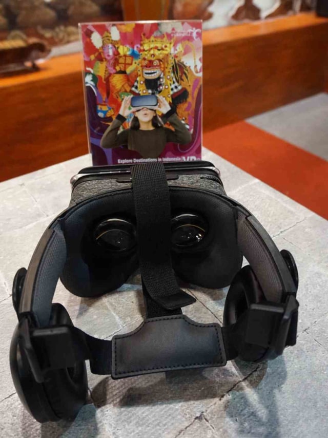  Kacamata VR (Virtual Reality) di paviliun Wonderful Indonesia di Travex ATF 2020. Foto: Gitario Vista Inasis/kumparan