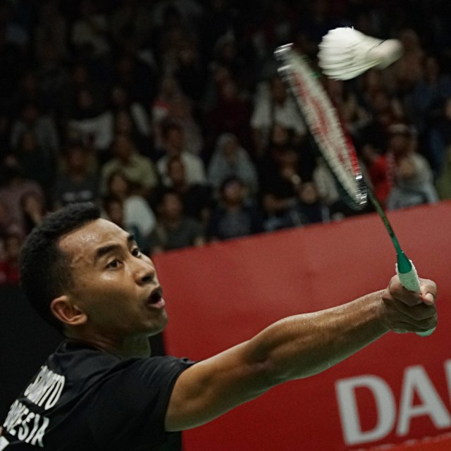 Pebulutangkis tungga putra Indonesia Tommy Sugiarto saat pertandingan Indonesia Masters 2020 di Istora Senayan, Jakarta. Foto: Jamal Ramadhan/kumparan