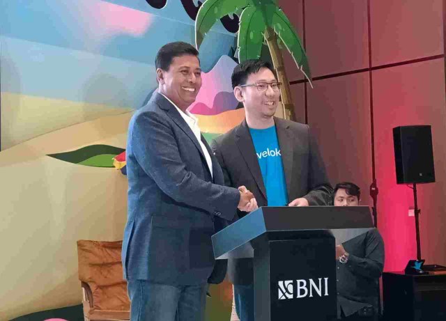 Direktur Bisnis Konsumer BNI, Anggoro ko Cahyo dan President Traveloka Group Operations, Henry Hendrawan. (Foto: Vina Anggita)