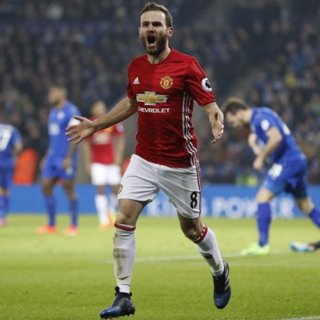 Juan Mata berteriak merayakan gol Man United. Foto: Darren Staples/Reuters