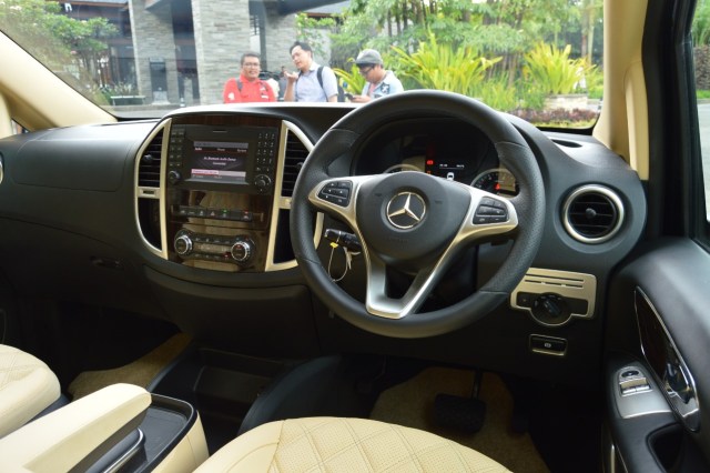 Layout dashboard Mercedes-Benz V-Class Vito Foto: Bagas Putra Riyadhan/kumparan