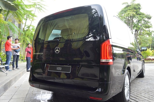 Mercedes-Benz V-Class Vito tampak belakang Foto: Bagas Putra Riyadhan/kumparan
