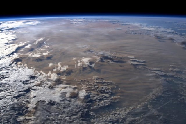 Pantauan satelit menangkap awan abu besar menyelimuti Austra