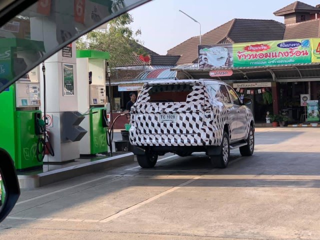 Bocoran gambar Toyota Fortuner facelift