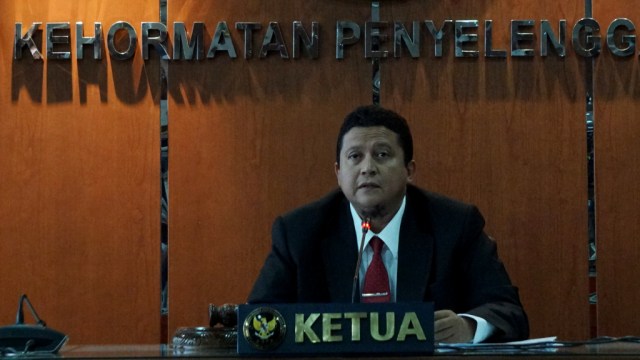 Ketua DKPP Muhammad memimpin sidang etik di Dewan Kehormatan Penyelenggara Pemilu (DKPP) di Jakarta, Kamis (16/1). Foto: Fanny Kusumawardhani/kumparan