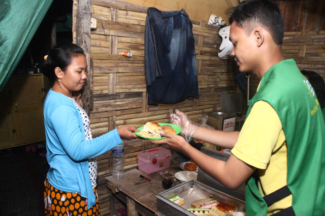 Ke Mana Makanan Sisa Kondangan Pergi? (68486)