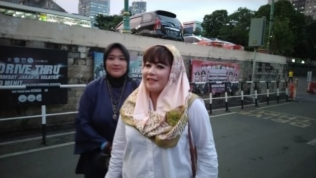 Dewi Tanjung Laporkan Pendukung Anies Terkait Insiden Demo Banjir (136872)
