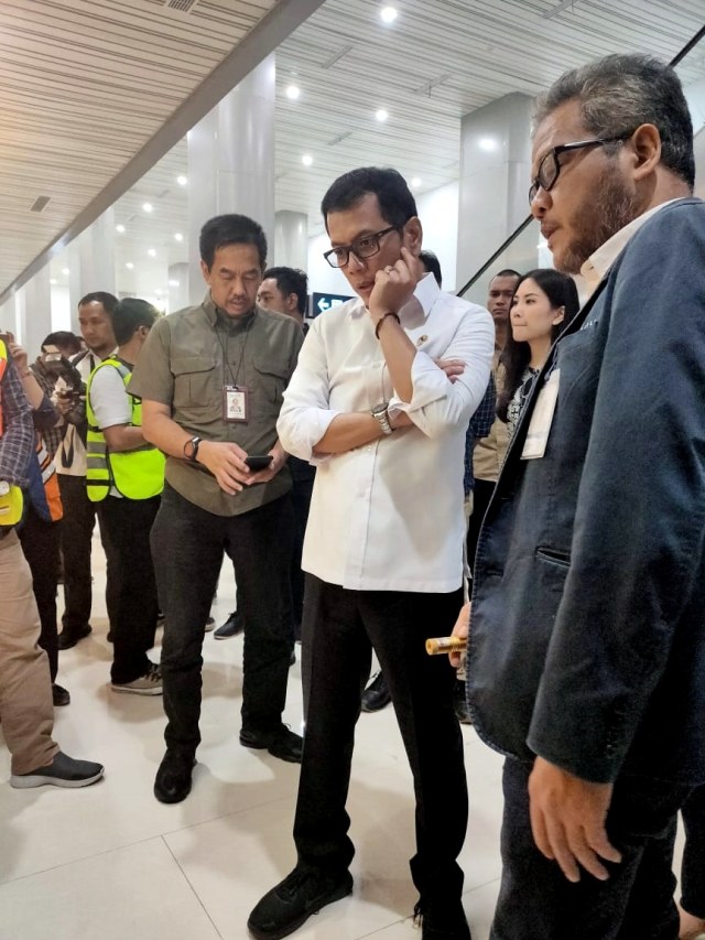 Menparekraf Wishnutama meninjau Terminal 3 Bandara Internasional Soekarno-Hatta, Kamis (16/1/2020). Foto: Helinsa Rasputri/kumparan