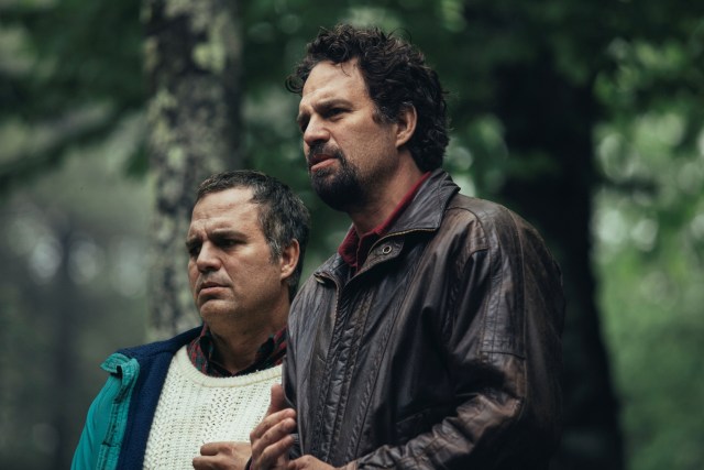 Mark Ruffalo dalam Serial I Know This Much Is True. Foto: Dok. HBO Asia