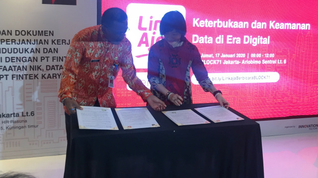 Penandatanganan kerja sama antara LinkAja dan Ditjen Dukcapil di Jakarta, Jumat (17/1). Foto:  Nurul Nur Azizah/kumparan