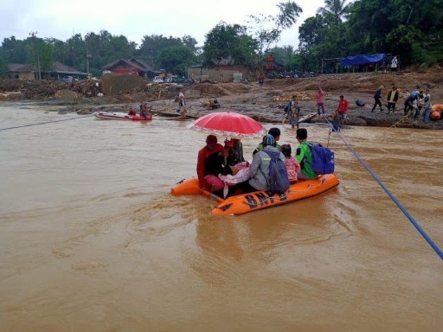 com-Dompet Dhuafa bantu korban banjir di Lebak Banten Foto: Dok. Dompet Dhuafa